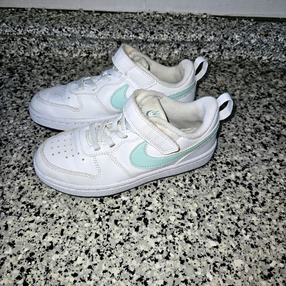 Nike Court Borough Low